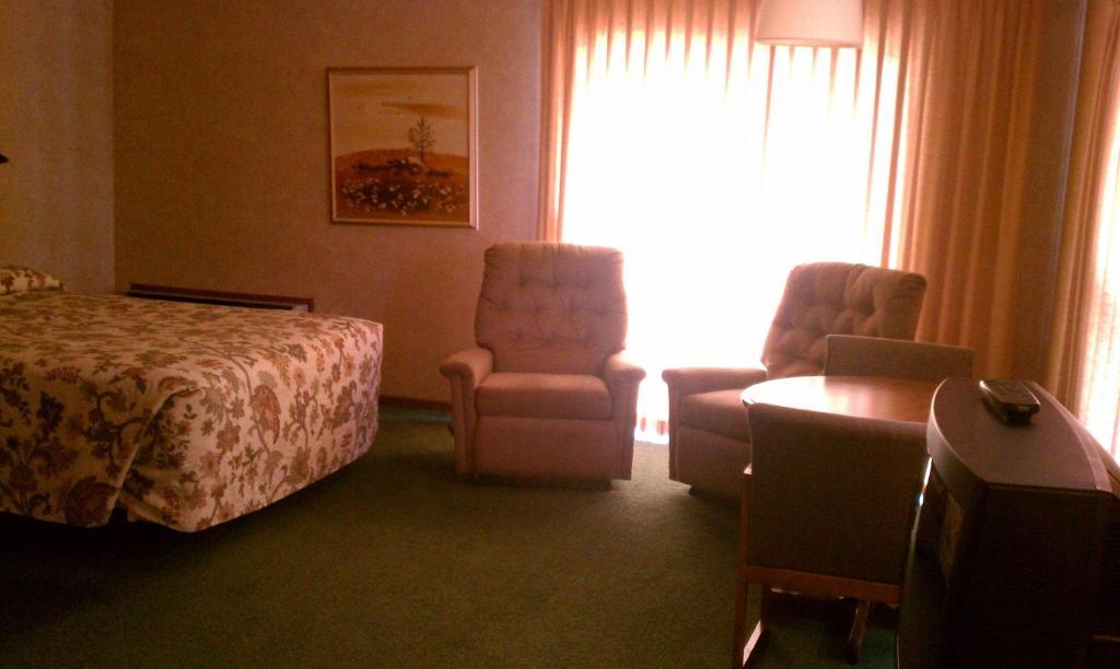 Westby Old Towne Motel מראה חיצוני תמונה