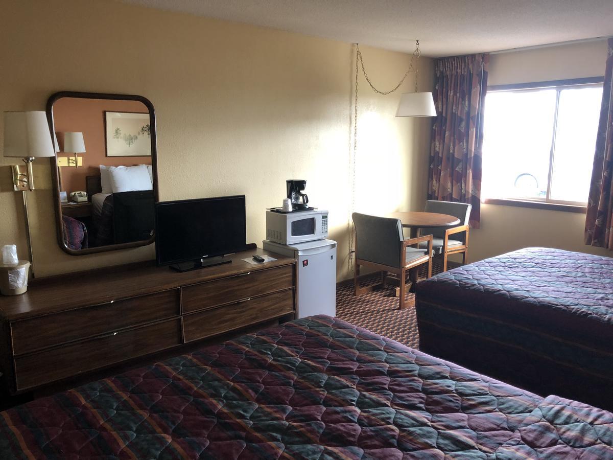 Westby Old Towne Motel מראה חיצוני תמונה