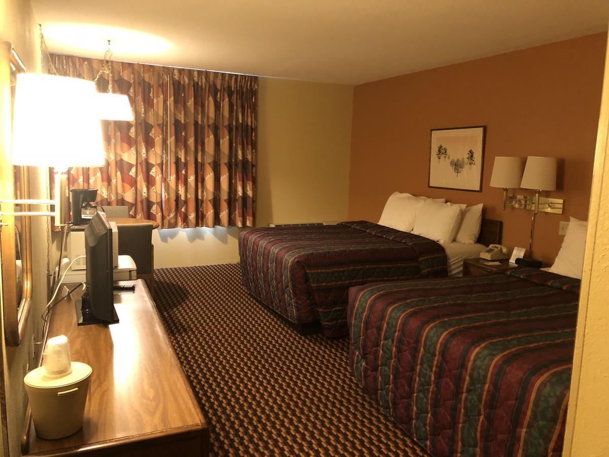 Westby Old Towne Motel מראה חיצוני תמונה