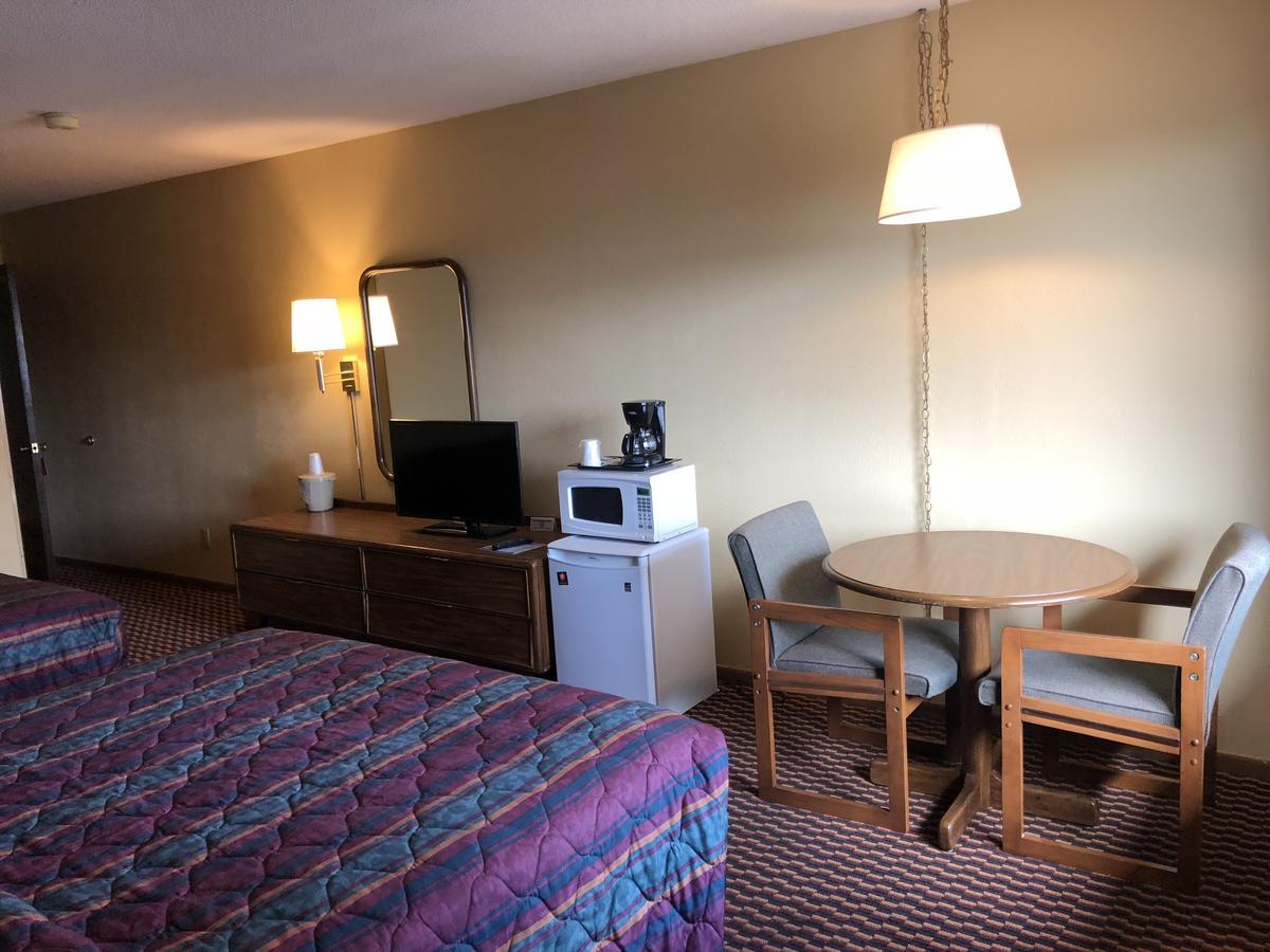Westby Old Towne Motel מראה חיצוני תמונה